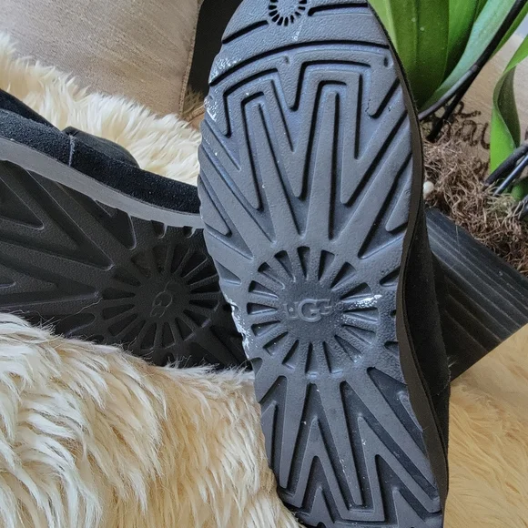 UGG Black Winter Boots - Picture 2 of 12